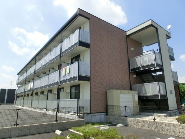 建物外観　レオパレス施工のアパート