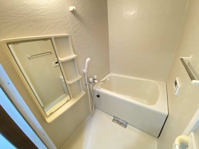 バス・シャワールーム　追い焚き機能付き浴室