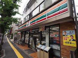 コンビニ　セブンイレブン文京動坂上店（コンビニ）まで147m