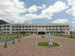 中学校　和田山中学校（中学校）まで2052m