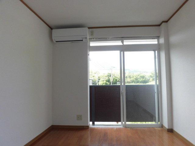 居室・リビング　実際のお部屋とは異なることがあります。