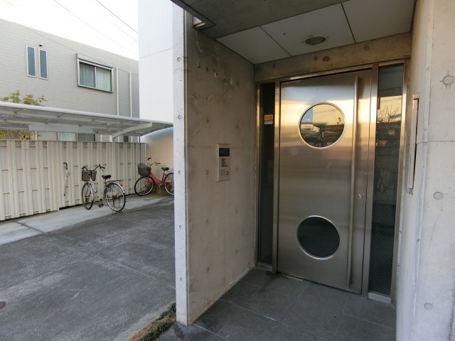 エントランス　オートロック付きです