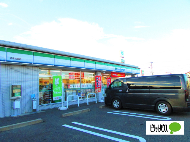 コンビニ　ファミリーマート岐阜北鶉店（コンビニ）まで601m