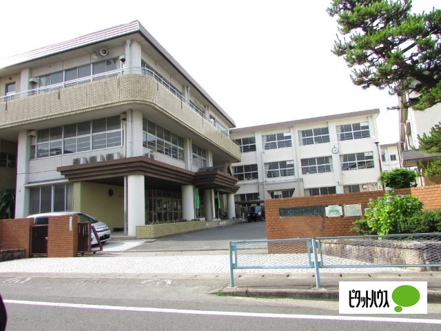 小学校　岐阜市立鶉小学校（小学校）まで1405m
