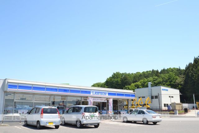 コンビニ　ローソン（コンビニ）まで528m