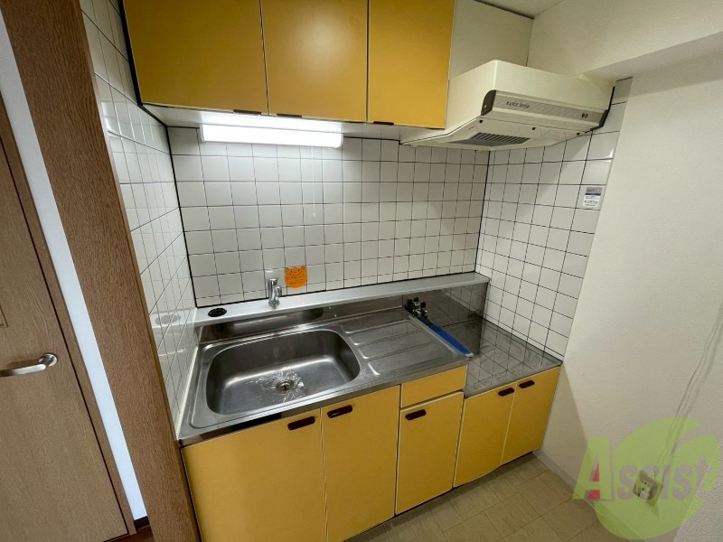 キッチン　調理スペースが確保されていて使いやすそうな印象でした。