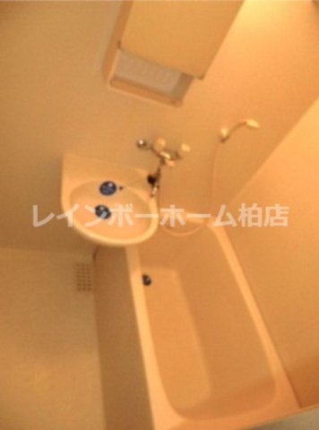 バス・シャワールーム　コンパクトで使いやすいお風呂です