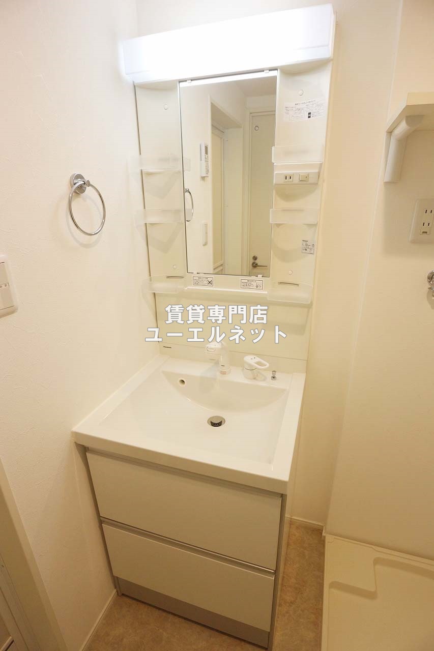 洗面設備　清潔感ある独立洗面台で毎日気持ちよく♪