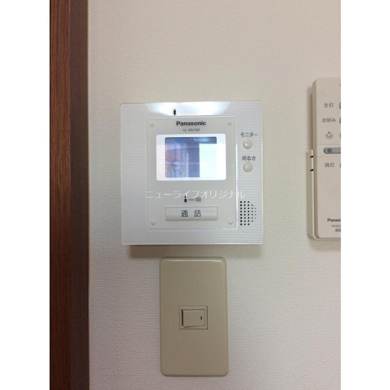 セキュリティ　突然の来訪者にも安心のTVモニター付きインターホン