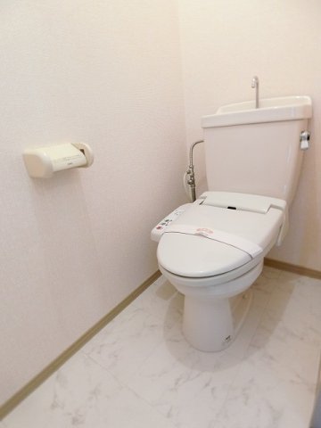 トイレ　写真は同建物の別部屋を参考に掲載しております。