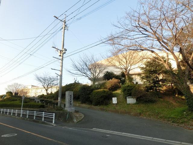 中学校　岡垣中学校（中学校）まで700m