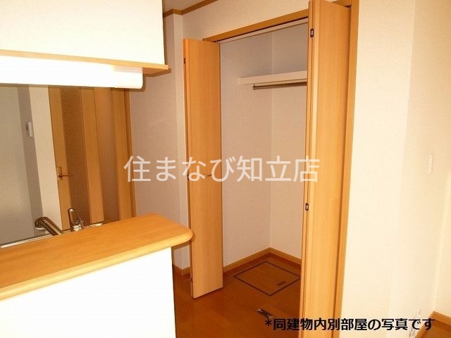 収納　同型写真