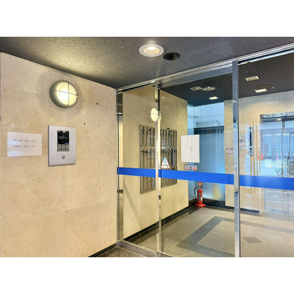 エントランス　オートロック付き共用入口