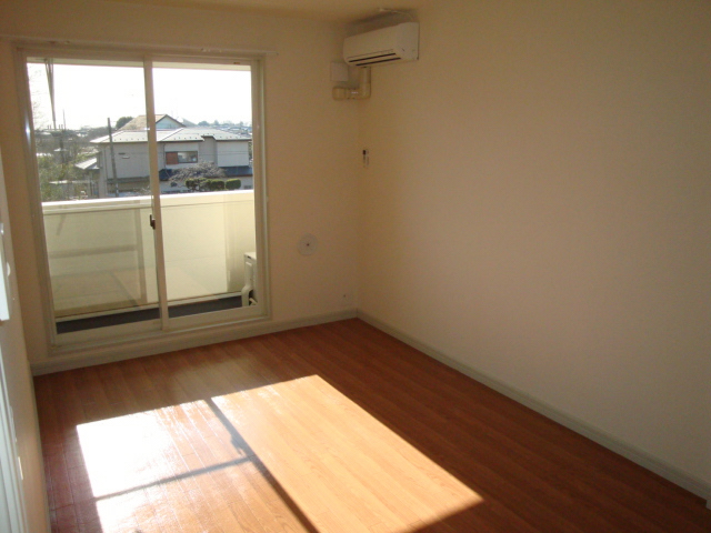 その他部屋・スペース　南向きで日当たり良好です。６帖と７帖の広さです。