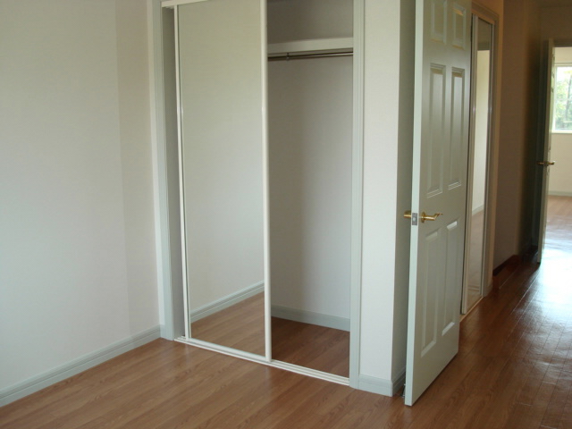 収納　収納に鏡が付いており、大変便利です☆