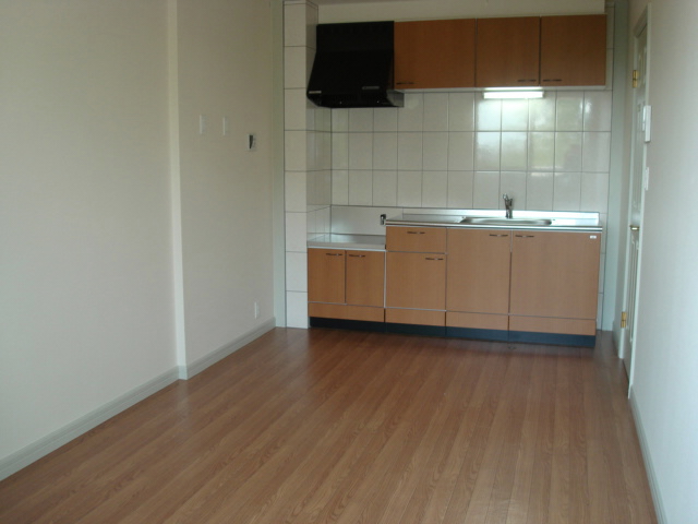 居室・リビング　南向きリビングで日当たり良好です。広さ約9帖。