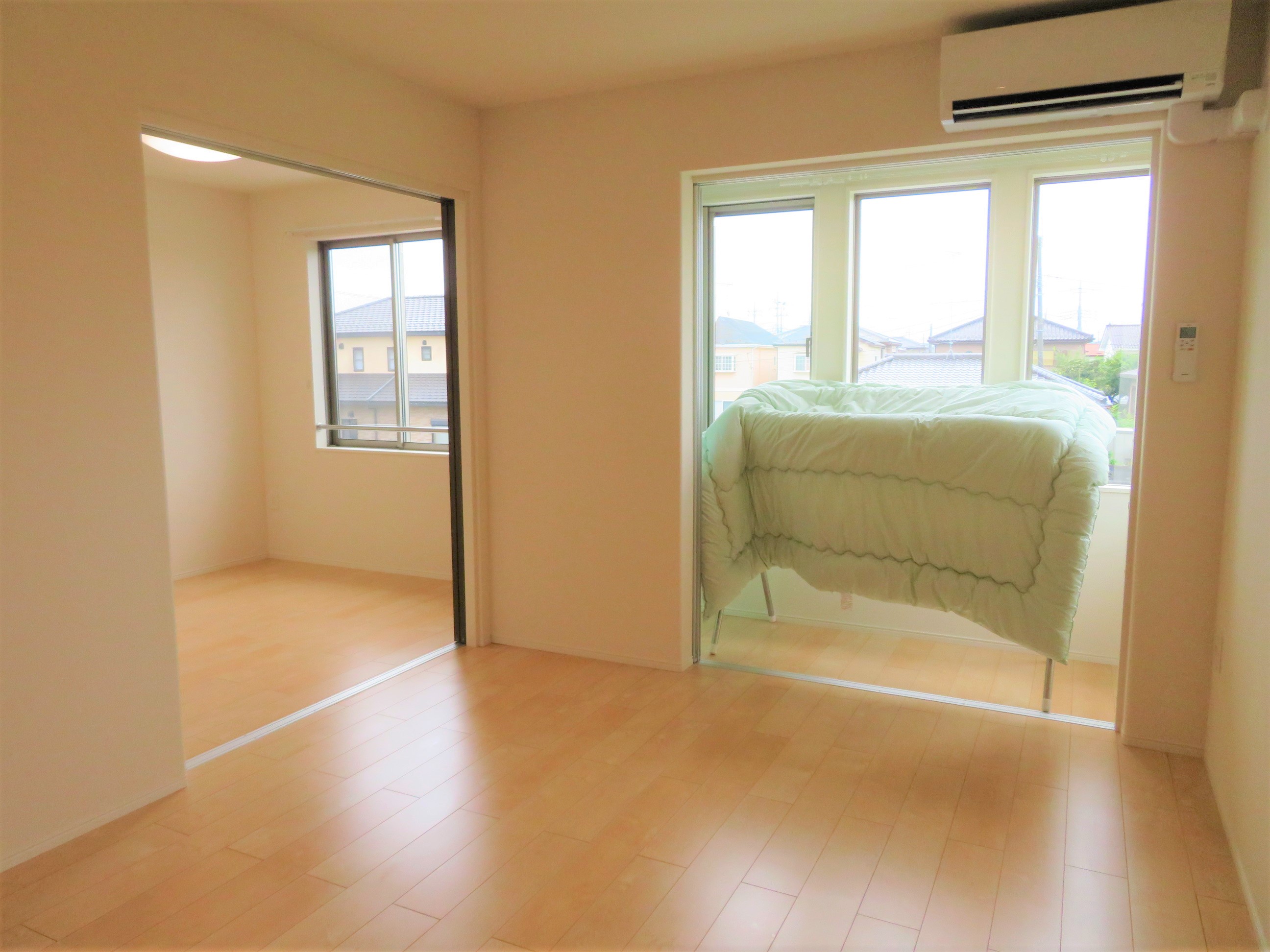 居室・リビング　広さ約12帖のリビングです！広く使いやすいお部屋です！