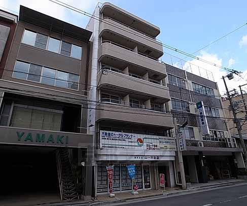 京都市下京区雁金町のマンションの建物外観