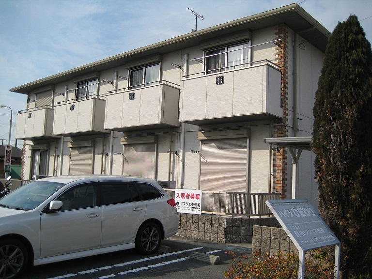 建物外観　２階建てハイツ