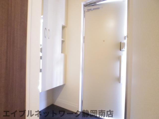玄関　収納もある玄関です