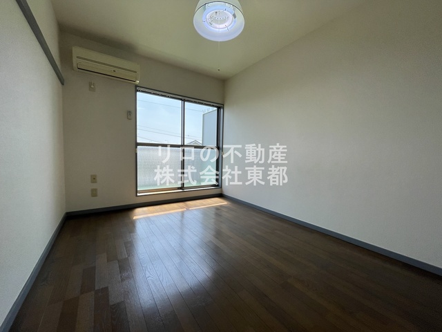 居室・リビング　人気の南西向きなので暖かな日差しが入りますね♪