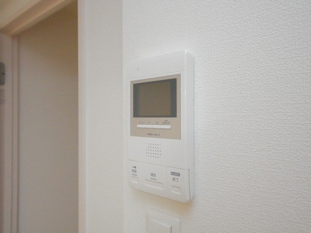セキュリティ　来客者の確認ができるTVモニターホンが設置されています。