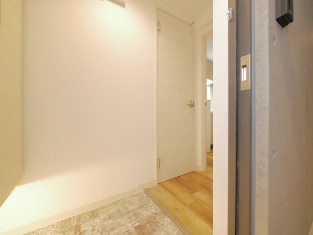 玄関　玄関にはシューズBOXが設置されています☆