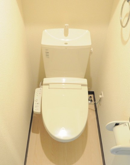 【横須賀市汐入町のアパートのトイレ】