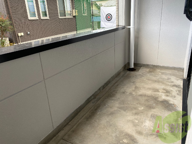 バルコニー　バルコニーがとても広いので、洗濯物は外に干せます！