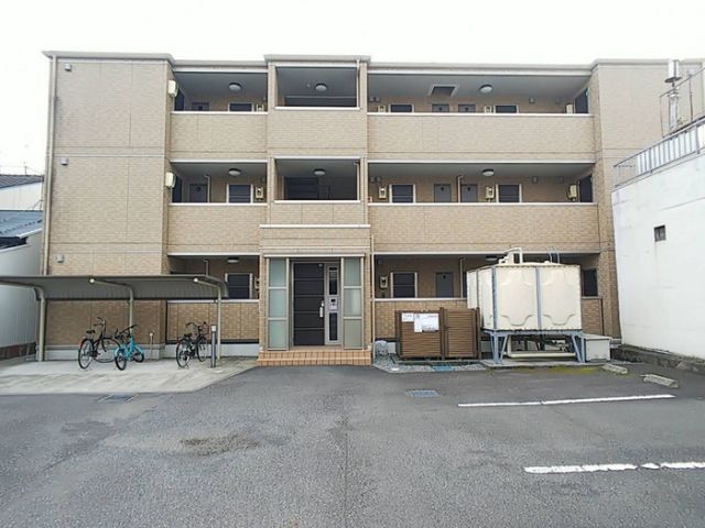 静岡市清水区銀座のアパートの建物外観