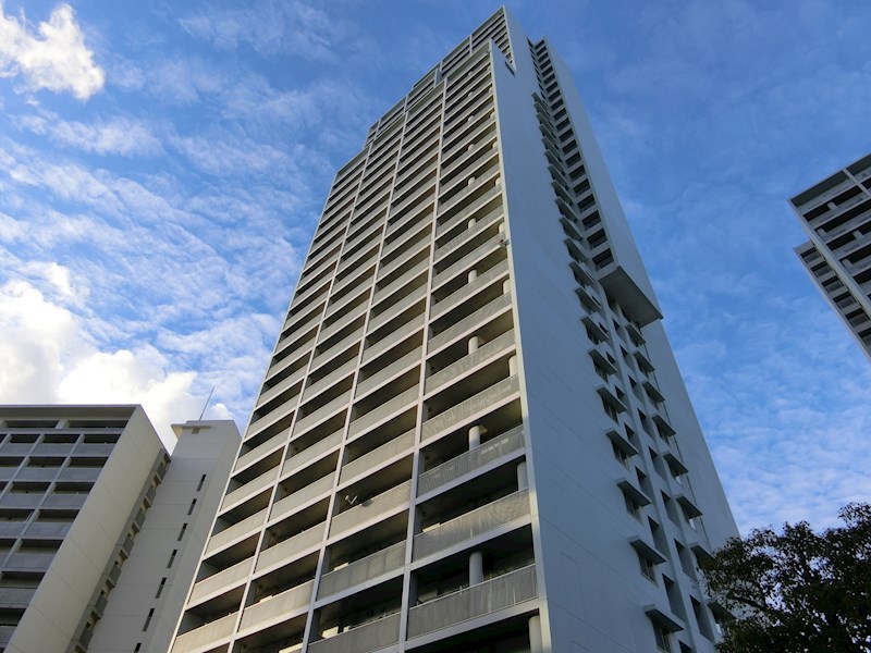 【神戸市中央区脇浜海岸通のマンションの建物外観】