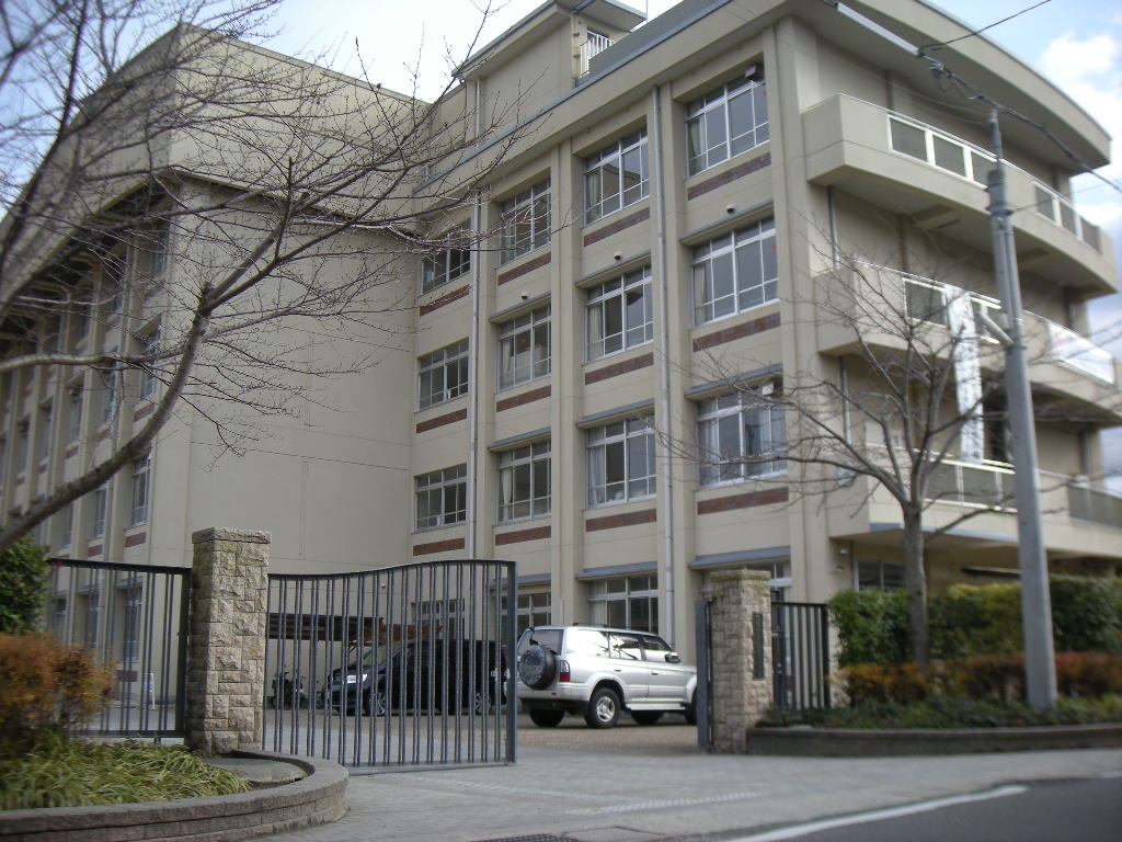 地下鉄東西線 御陵駅 徒歩12分 2階建 築64年の周辺写真