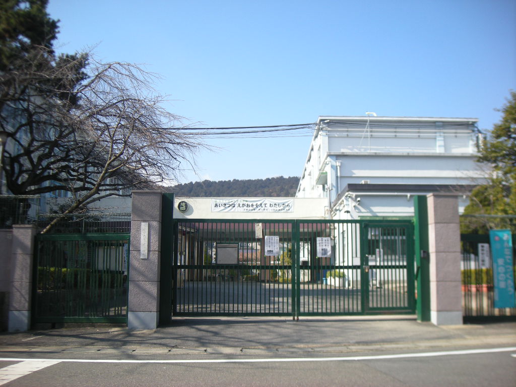 地下鉄東西線 御陵駅 徒歩12分 2階建 築64年の周辺写真