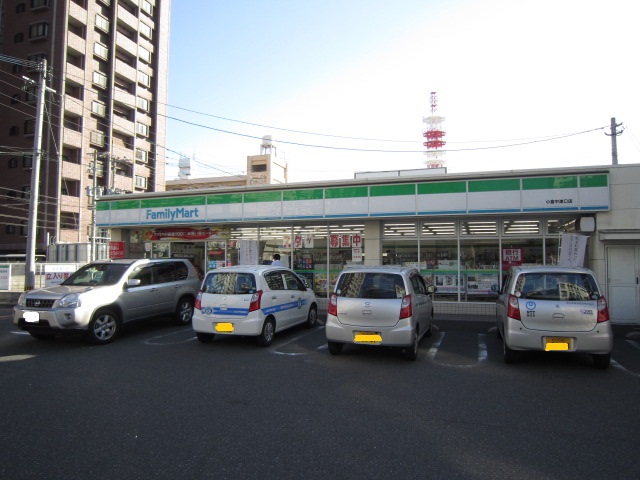 コンビニ　ファミリーマート小倉中津口店（コンビニ）まで50m