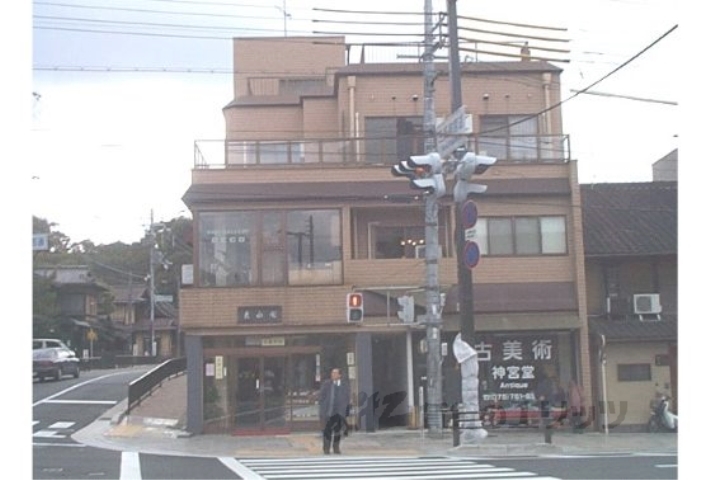 京都市東山区西町のマンションの建物外観