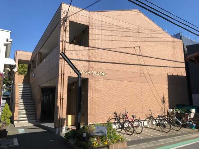 藤沢市片瀬のアパートの建物外観