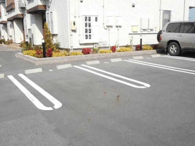 【蛍IIの駐車場】
