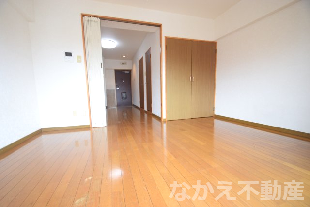 その他部屋・スペース　開放的な寝室です