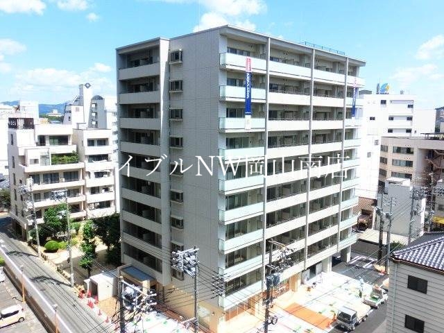 【岡山市北区内山下のマンションの建物外観】