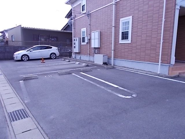 【羽島市正木町不破一色のアパートの駐車場】