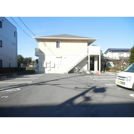 【つくば市花畑のアパートの駐車場】