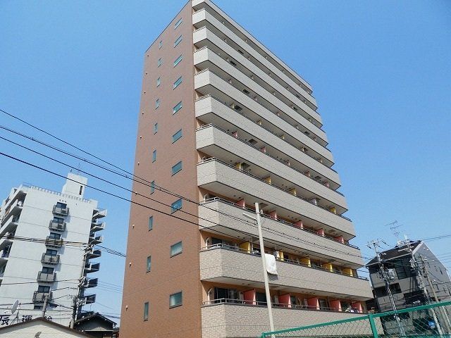 東大阪市高井田本通のマンションの建物外観