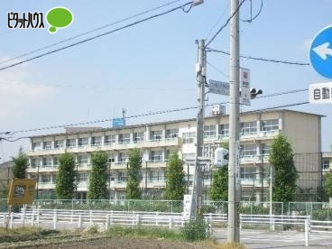 【ジュネス　ヴィラージュの小学校】