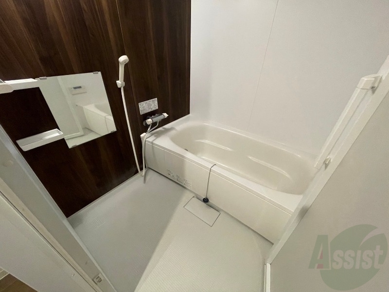 バス・シャワールーム　お風呂になります。一日の疲れを癒してくださいね。