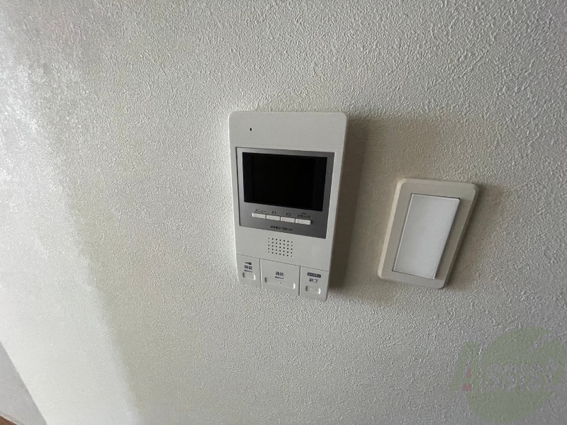 セキュリティ　ＴＶモニター付インターホンです。来客者の顔が見えるので安心！