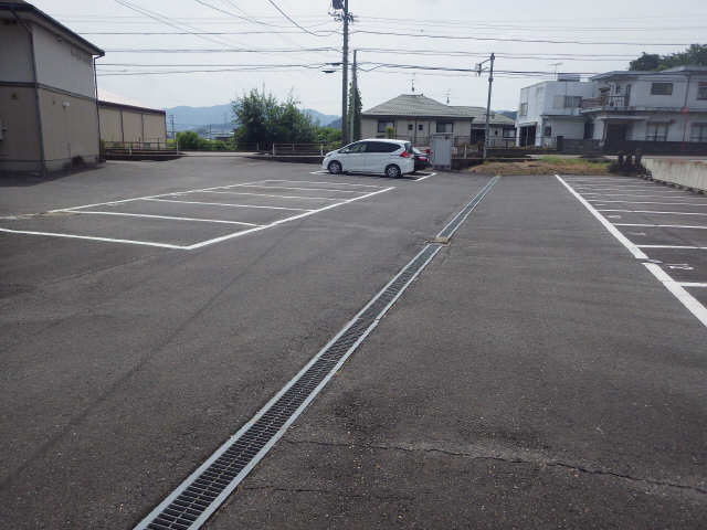 【グレースヒルサクライＤの駐車場】