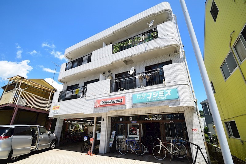 小田原市板橋のマンションの建物外観