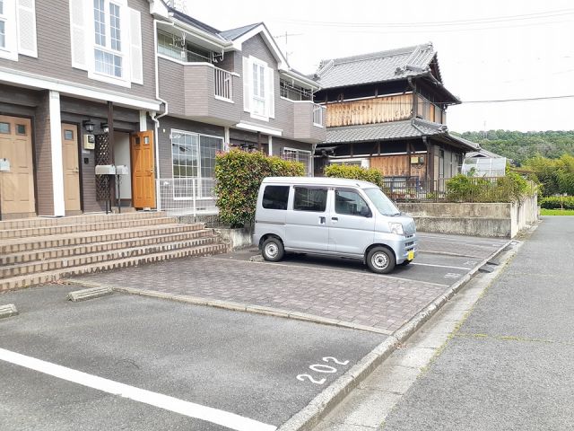 【モンヴェルジェの駐車場】