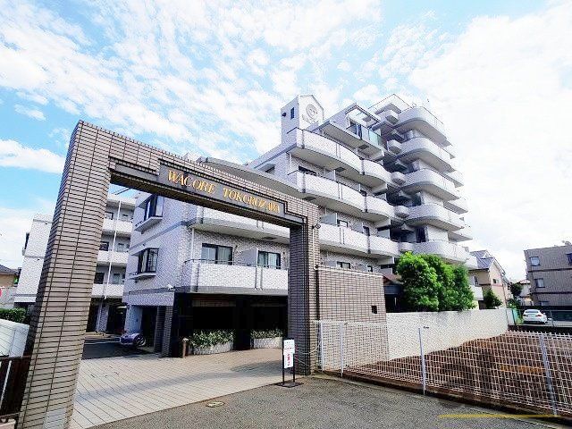 所沢市南住吉のマンションの建物外観