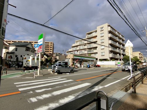 【吹田市尺谷のマンションのコンビニ】